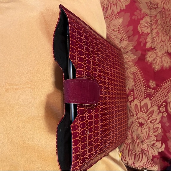 2/$30 IPad Tablet Cushioned Snap Sleeve - Picture 4 of 6